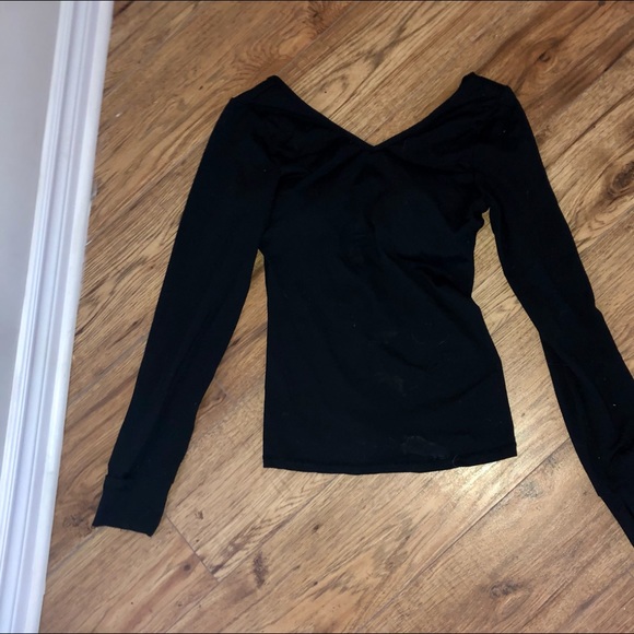 Long sleeve  low v neck - Picture 2 of 2